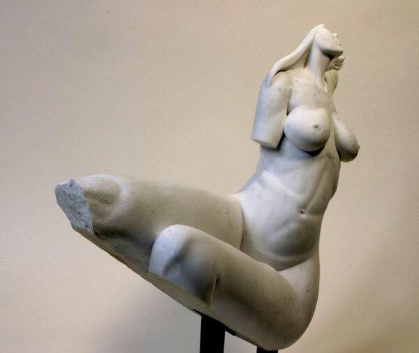 American Legacy Fine Arts presents "La Femme" a sculpture by Béla Bácsi.